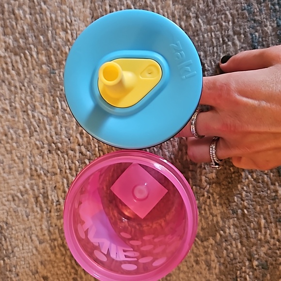 NWT Disney Minnie Mouse Kid's Blanket Throw, Pillow, & Tumbler 3-Piece Bundle - Picture 12 of 14